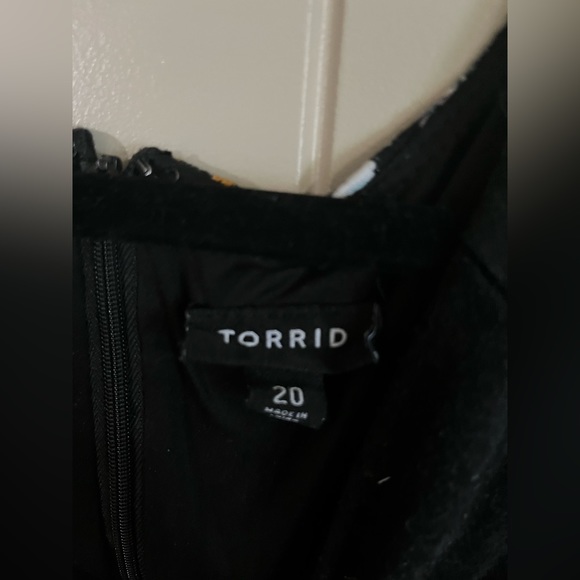 Torrid Floral Pleated Fit & Flare Dress - Picture 3 of 5